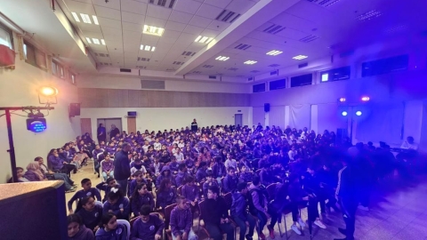 نجاح غير مسبوق للعرض المسرحي انا عبقري لطلاب الحكيم في كفر قرع.jpg