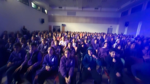 نجاح غير مسبوق للعرض المسرحي انا عبقري لطلاب الحكيم في كفر قرع.jpg