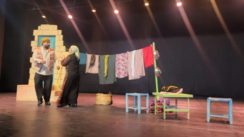 نجاح كبير لِبَيع بضايع الحَكايا الشعبية في القصر الثقافي القرعاوي.jpg